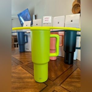 Simple modern Trek in Chartreuse 40oz